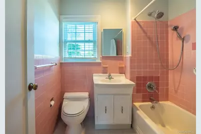 172 Hillside Avenue, Manhasset, NY 11030 - Photo 17