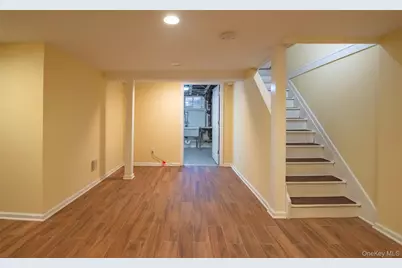 172 Hillside Avenue, Manhasset, NY 11030 - Photo 23