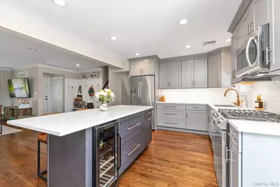 3727 Regent Lane, Wantagh, NY 11793 - Photo 7