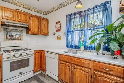 18 Houghton Boulevard, Stony Brook, NY 11790 - Photo 19