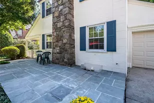 109 Chase Rd, Manhasset, NY 11030 - Photo 3