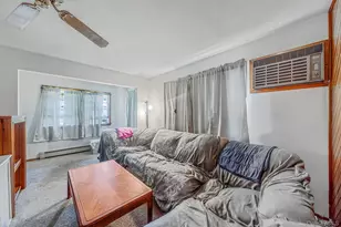 561 Chestnut St, Lindenhurst, NY 11757 - Photo 3