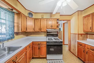 561 Chestnut Street, Lindenhurst, NY 11757 - Photo 5