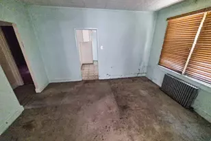 185 S Brookside Ave, Freeport, NY 11520 - Photo 3