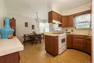 105 N Queens Ave, Massapequa, NY 11758 - Photo 7