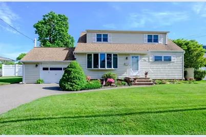 105 N Queens Avenue, Massapequa, NY 11758 - Photo 1