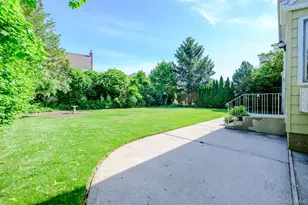 105 N Queens Ave, Massapequa, NY 11758 - Photo 25