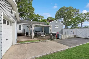 350 S Greene Ave, Lindenhurst, NY 11757 - Photo 25