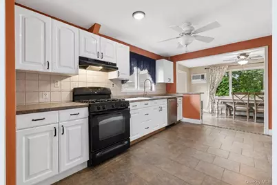 350 S Greene Avenue, Lindenhurst, NY 11757 - Photo 7
