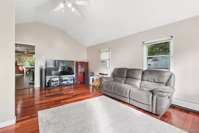 350 S Greene Avenue, Lindenhurst, NY 11757 - Photo 33