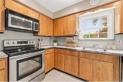 342 Roberts Avenue, Yonkers, NY 10703 - Photo 11