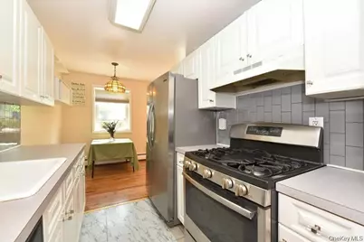 295 Merrick Road #4A, Amityville, NY 11701 - Photo 9