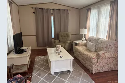 525/B11 Riverleigh Avenue #B11, Riverhead, NY 11901 - Photo 3