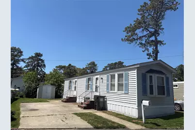 525/B11 Riverleigh Avenue #B11, Riverhead, NY 11901 - Photo 1