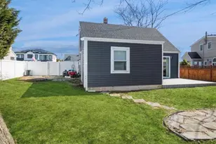 8 Crabtree Ln, Levittown, NY 11756 - Photo 15