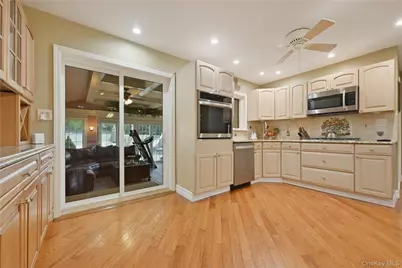 19 Berkshire Road, Bethpage, NY 11714 - Photo 9