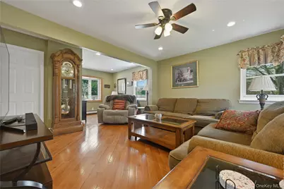 19 Berkshire Road, Bethpage, NY 11714 - Photo 11