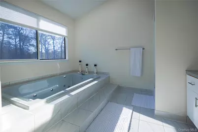 220 Pleasure Drive, Riverhead, NY 11901 - Photo 27