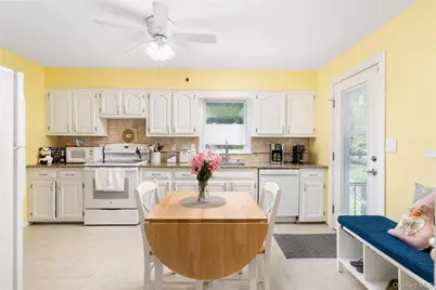 22 W End Avenue, East Quogue, NY 11942 - Photo 9