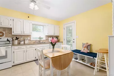 22 W End Avenue, East Quogue, NY 11942 - Photo 11