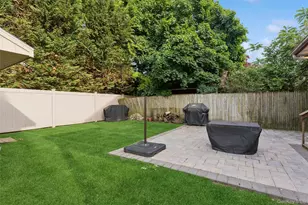 1055 Stanton Ave, Woodmere, NY 11598 - Photo 15