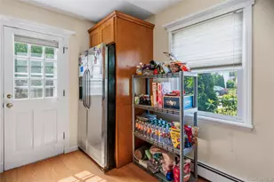 30 Crag Ln, Levittown, NY 11756 - Photo 9