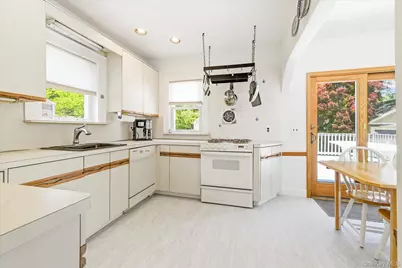 89 Lexington Avenue, Malverne, NY 11565 - Photo 13