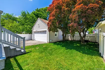 89 Lexington Avenue, Malverne, NY 11565 - Photo 5