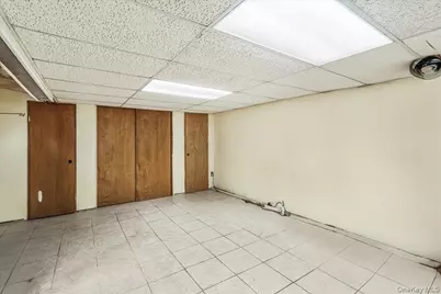 186-15 Grand Central Parkway, Jamaica, NY 11432 - Photo 15