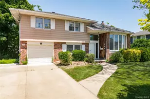 304 Violet St, Massapequa Park, NY 11762 - Photo 3