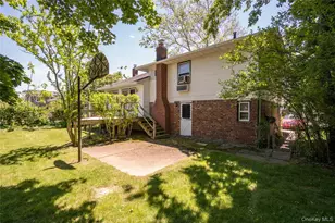 304 Violet St, Massapequa Park, NY 11762 - Photo 11