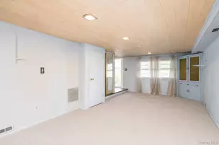 304 Violet St, Massapequa Park, NY 11762 - Photo 9
