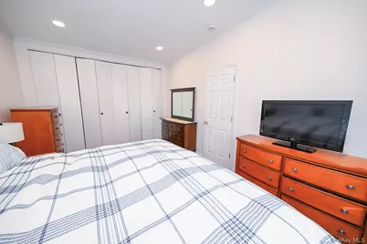 271 N Newbridge Road #2C, Levittown, NY 11756 - Photo 9