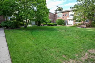 271 N Newbridge Rd, Levittown, NY 11756 - Photo 3