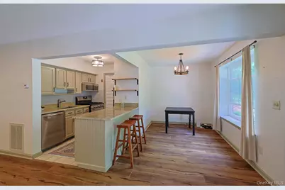 1103 Washington Green, New Windsor, NY 12553 - Photo 5