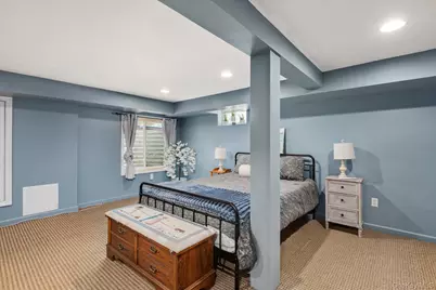 36 Iroquois Place, Farmingdale, NY 11735 - Photo 17