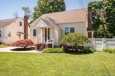 36 Iroquois Place, Farmingdale, NY 11735 - Photo 3