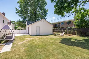 36 Iroquois Pl, Farmingdale, NY 11735 - Photo 21