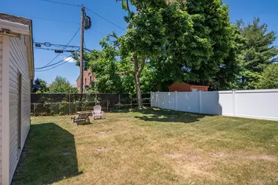 36 Iroquois Place, Farmingdale, NY 11735 - Photo 19