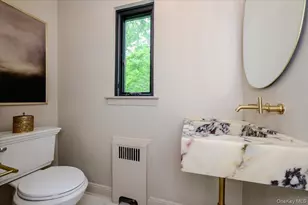 8 Parkside Dr, Great Neck, NY 11021 - Photo 23