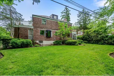 8 Parkside Drive, Great Neck, NY 11021 - Photo 29