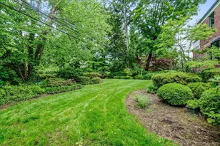 8 Parkside Dr, Great Neck, NY 11021 - Photo 31