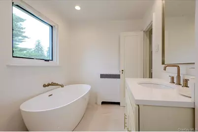 8 Parkside Drive, Great Neck, NY 11021 - Photo 17