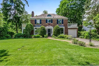 8 Parkside Drive, Great Neck, NY 11021 - Photo 1