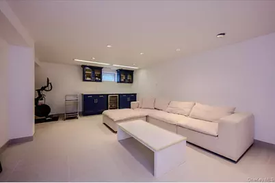 8 Parkside Drive, Great Neck, NY 11021 - Photo 25