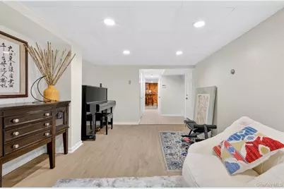 125 Mimosa Drive, East Hills, NY 11576 - Photo 27