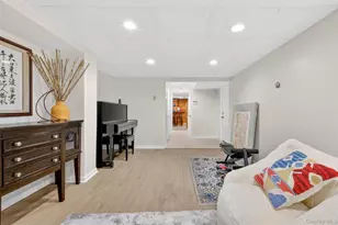 125 Mimosa Dr, East Hills, NY 11576 - Photo 27