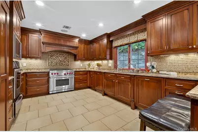 125 Mimosa Drive, East Hills, NY 11576 - Photo 13