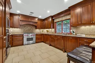 125 Mimosa Dr, East Hills, NY 11576 - Photo 13
