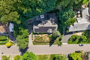 125 Mimosa Dr, East Hills, NY 11576 - Photo 37